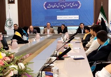 نشست صمیمی اعضای تشکل های دانش آموزی با مدیرکل آموزش وپرورش استان اردبیل