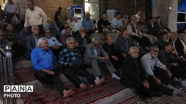 از پیر تا کودک در نماز جمعه نیشابور حضور دارند-۲