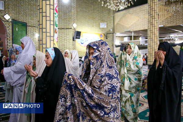 اعتکاف دانش‌آموزی در مسجد قائمیه