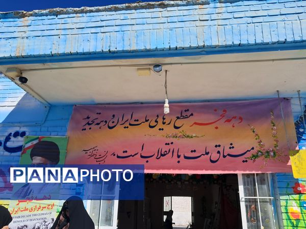 دانش‌آموزان مدرسه سمیه به استقبال دهه فجر رفتند