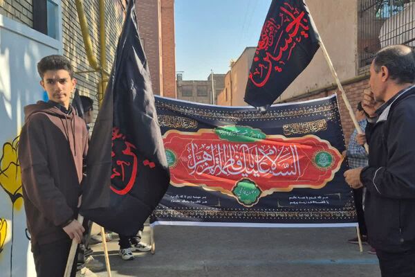 نوجوانان فاطمی از دبیرستان تا مسجد جامع