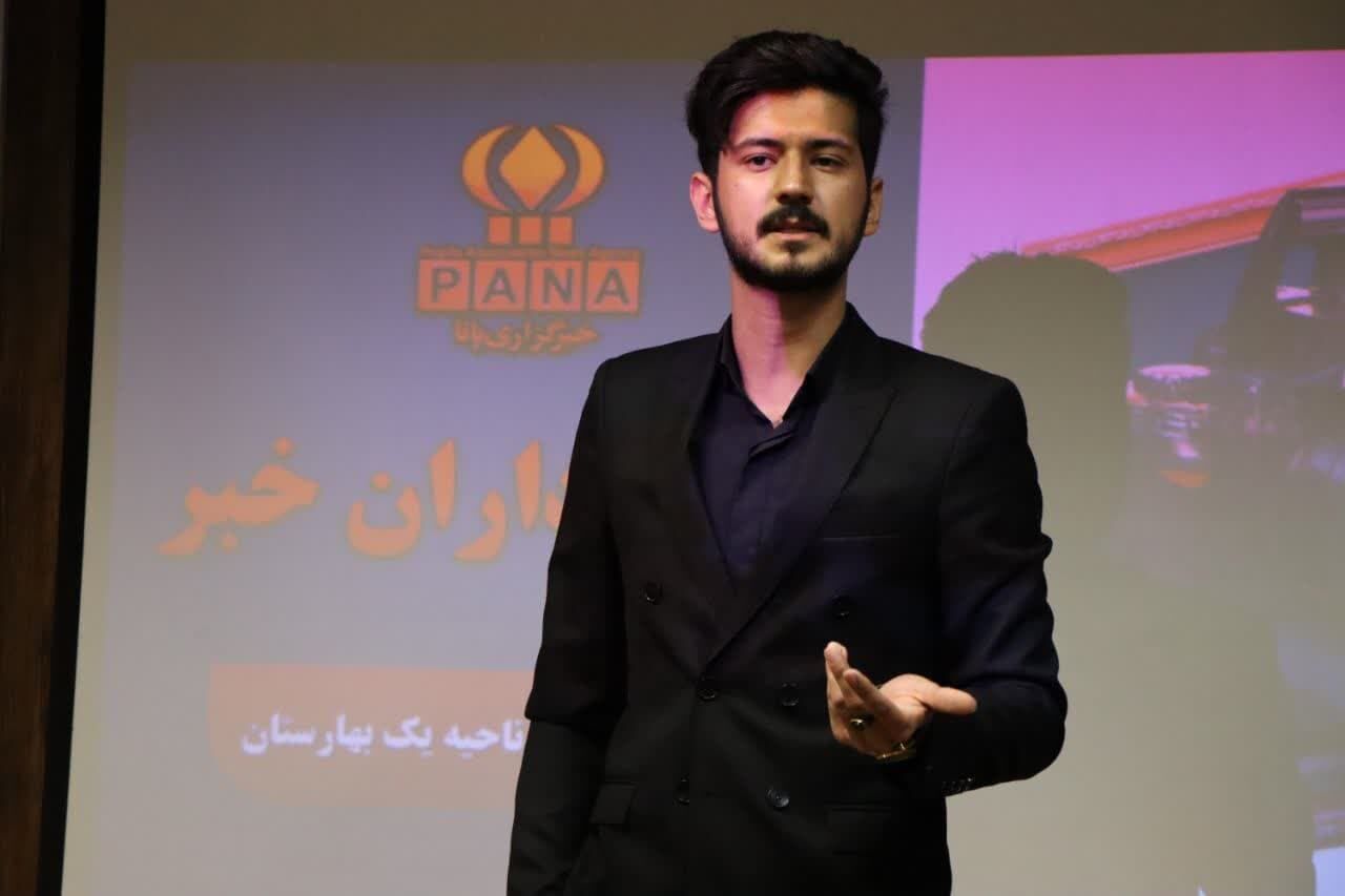 یک شخص موفق دارای مهارت مدیریتی است 