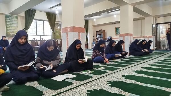 هیئت هفتگی در دبیرستان محمود اژدر افشار طرقبه