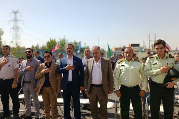 آیین افتتاحیه زمین چمن ورزشی در قالب طرح «شهید سردار سلیمانی» در شهرستان قدس