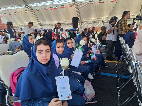 افتتاح 2 مدرسه جدید در شهرک وحدت نگارستان  در البرز 