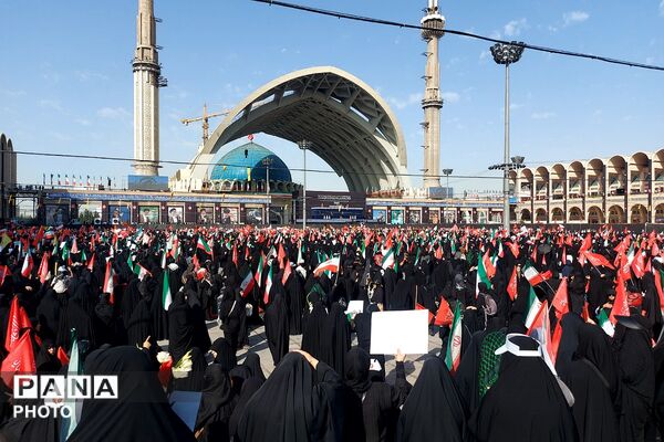 حضور باشکوه خونخواهان رهبر شهید در مصلی امام خمینی(ره) تهران