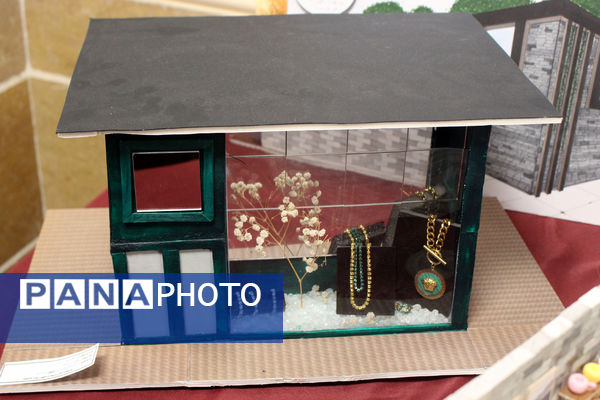 برپایی نمایشگاه هفته مشاغل در هنرستان شهید مهدی هندویان قم