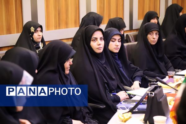  هفتمین جلسه کارشناس مسئولان و کارشناسان قرآن، عترت و نماز مناطق ۱۹گانه شهر تهران