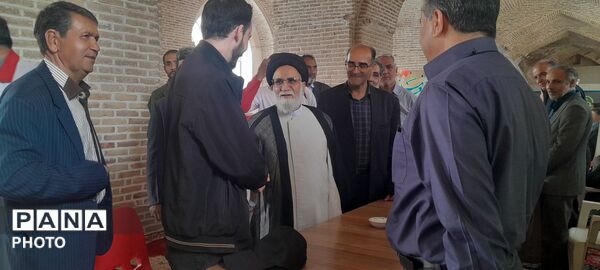 خدمت رسانی ادارات و سازمان های شهرستان نیشابور در میزخدمت نماز جمعه 