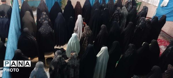 نماز جماعت همزمان با شروع سال جدید در روستای نقاب خلیل آباد