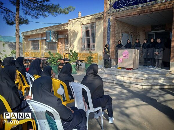 جشن جوانه ها در دبیرستان نمونه اندیشه 