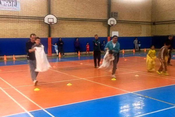 مسابقه ورزشی «روز پدر و پسری» طرح شهید خرازی در دبستان پسرانه علامه طباطبایی پیشوا