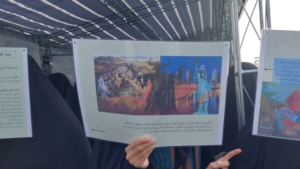 حضور پرشور دانش‌آموزان و اقشار مختلف مردم مشهد در راهپیمایی یوم‌الله ۱۳ آبان