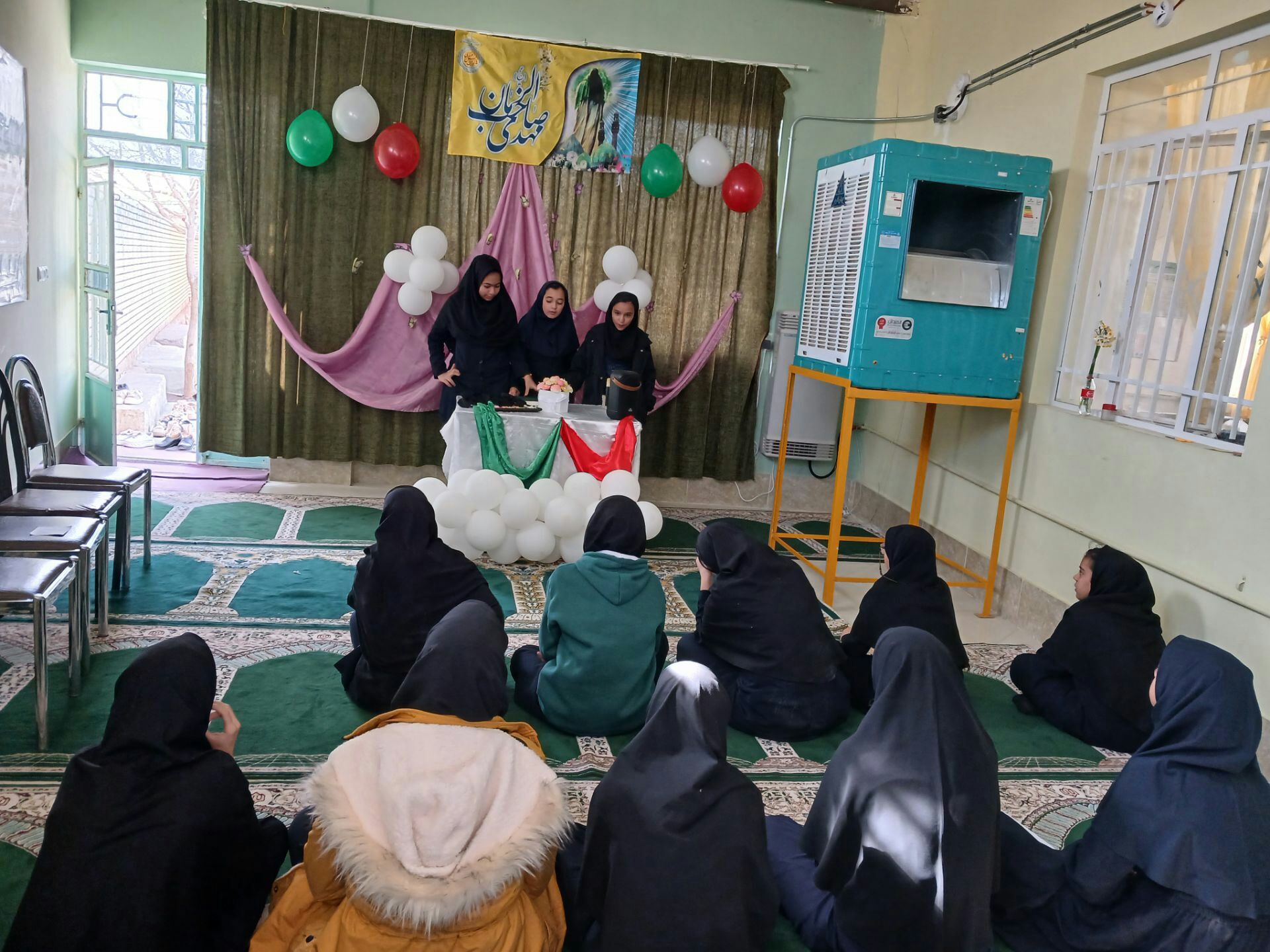 جشن ولادت منجی عالم در دبیرستان مرحوم میری بزنجرد خلیل آباد