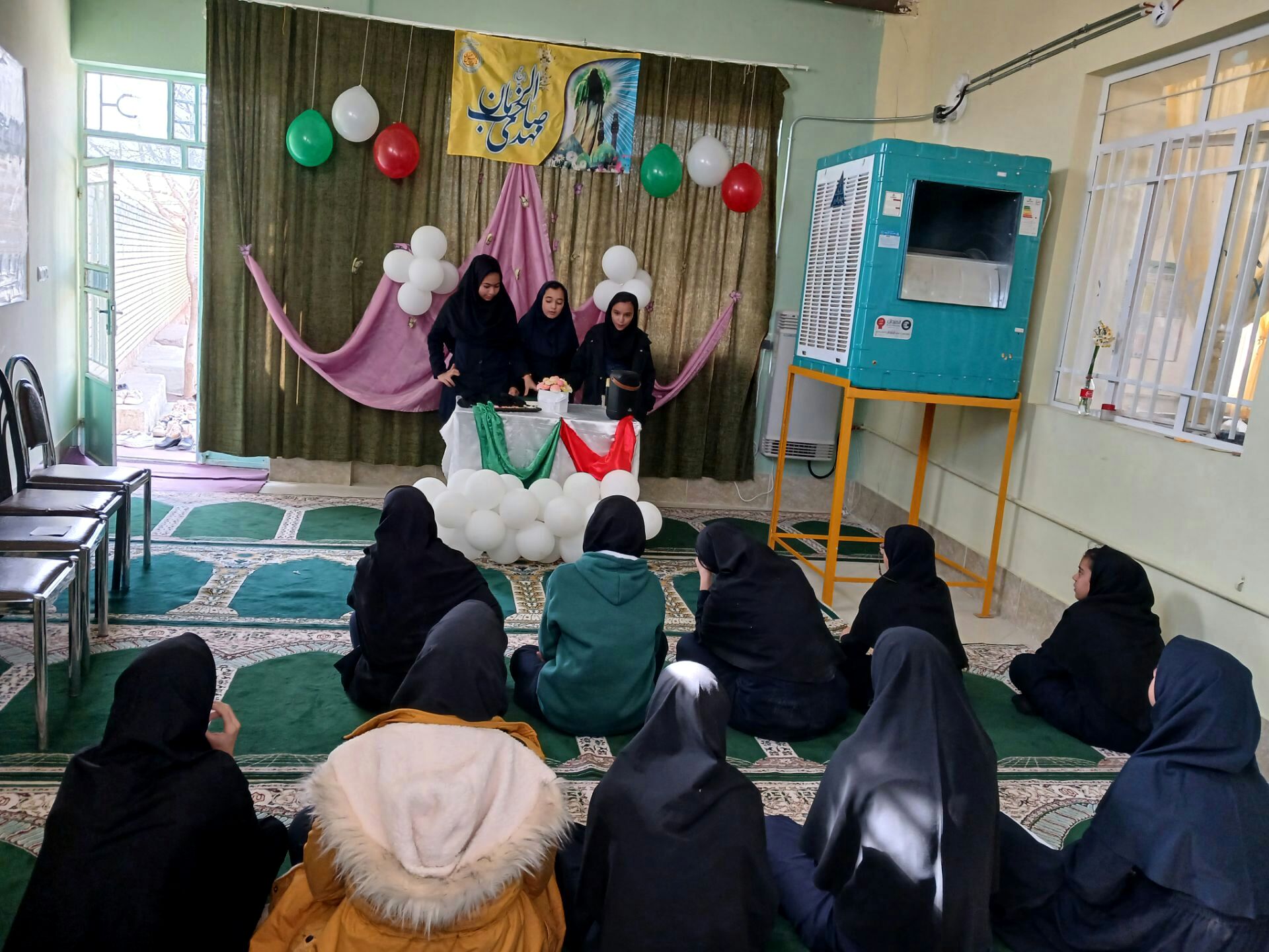 جشن ولادت منجی عالم در دبیرستان مرحوم میری بزنجرد خلیل آباد