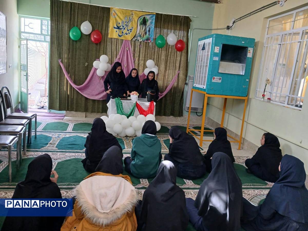 جشن ولادت منجی عالم در دبیرستان مرحوم میری بزنجرد خلیل آباد