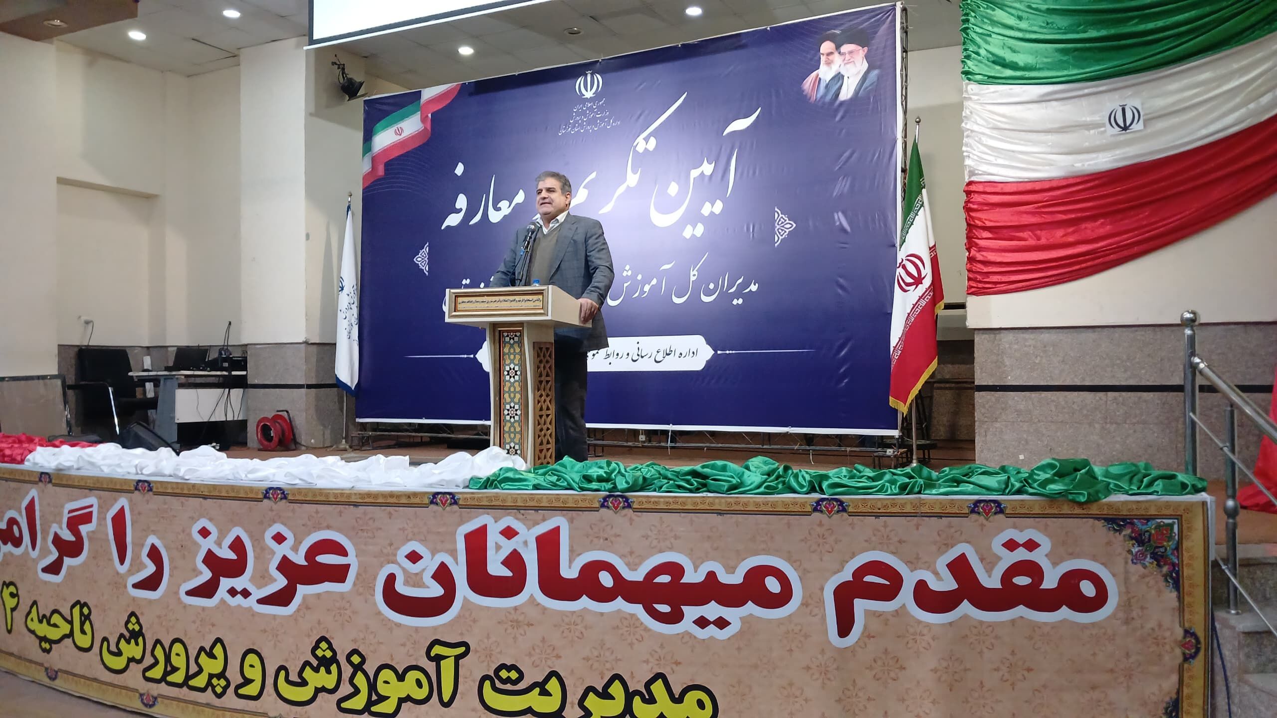 آموزش و پرورش را نباید به بنگاه سیاسی تبدیل کنیم