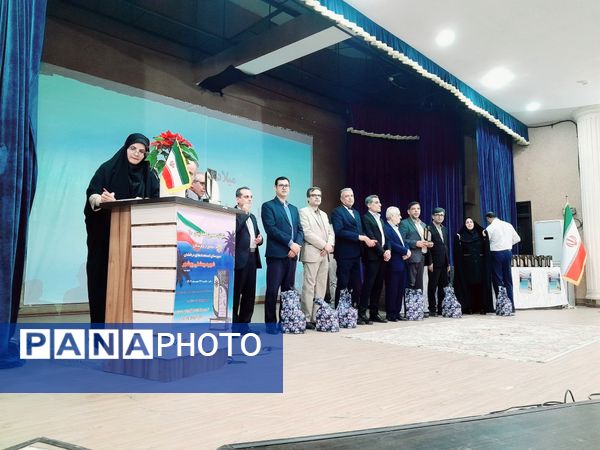 تجلیل از برگزیدگان دبیرستان شهید بهشتی شهرستان بوشهر (1)