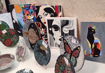 بازدید دانش‌آموزان مدرسه مرضیه از هنر دستان دانش‌آموزان