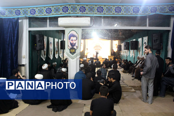 روایتگری طلاب جوان در یادواره شهدای مدرسه حقانی قم