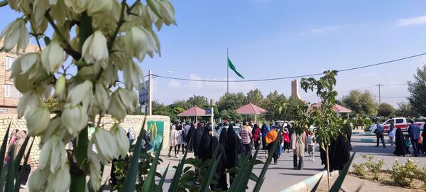 همایش پیاده‌روی خانوادگی به‌مناسبت هفته دفاع مقدس در نیشابور
