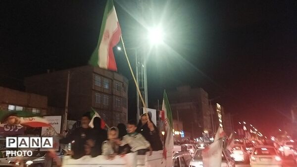 نیشابوری ها تا پایان جنگ  به  بلوار فضل با پرچم ایران  می آیند 