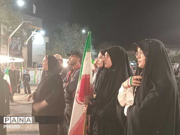 مردم گرگان همچنان در میدان های شهر 