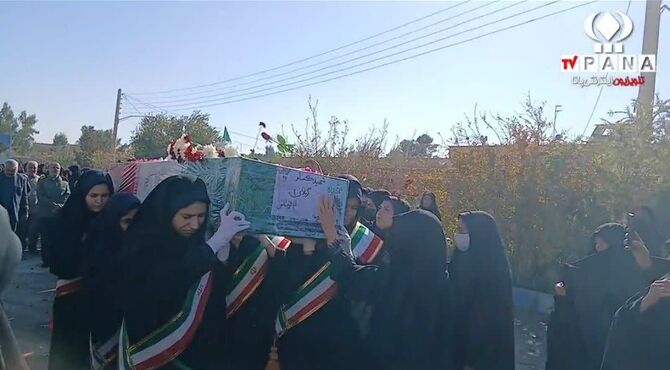 مراسم استقبال از شهید گمنام در دبیرستان ایزدی 