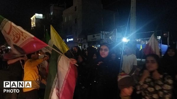پرچم های ایران و حزب الله  بر فراز شهر نیشابور 