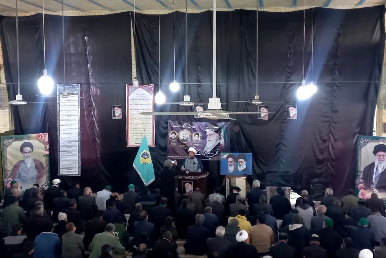 نماز جمعه‌ای که عزادار رهبر شهیدمان بود