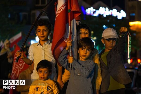 شبی که «محفل» به میدان شهید طهرانی مقدم آمد؛ قاب‌هایی از اقتدار مردم ایران