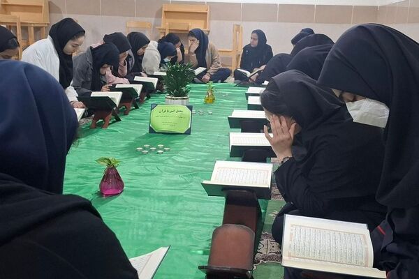 محفل انس با قرآن دبیرستان و هنرستان حدیث کساء ناحیه یک ری به مناسبت ماه مبارک رمضان