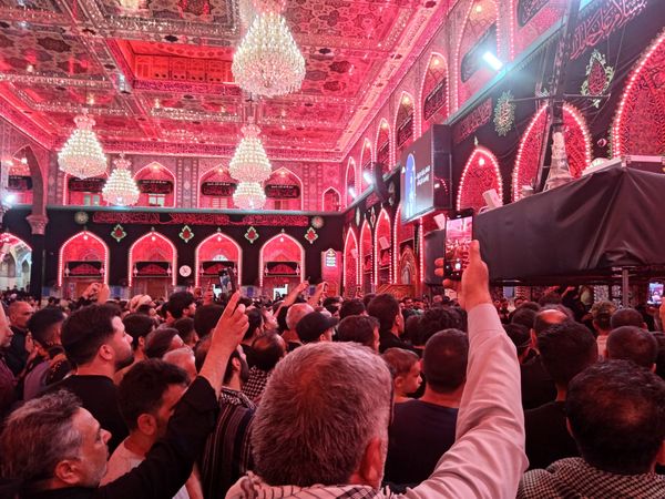 پیاده روی اربعین  و زیارت حرمین مطهر امام حسین علیه السلام و حضرت ابوالفضل عباس علیه السلام 