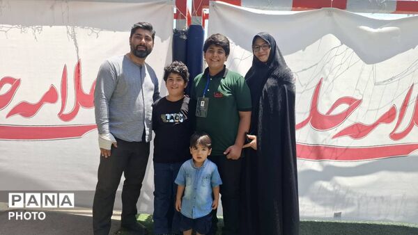 جشن علم در نمایشگاه «فانوس»؛ نمایش قدرت پژوهشگری دانش‌آموزان علامه حلی ۲