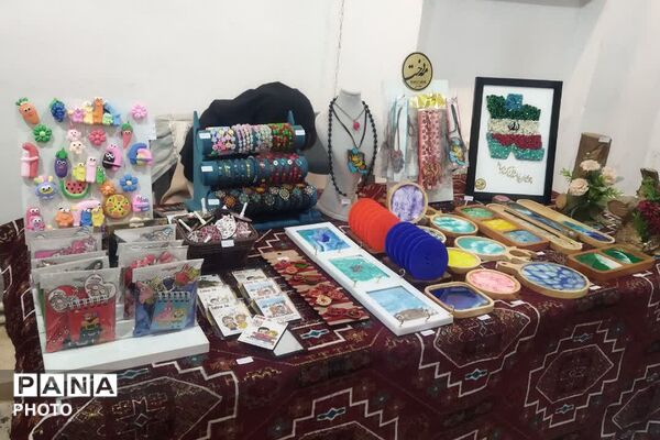 افتتاح پنجمین هفته فرهنگی شهرستان فیروزکوه با حضور مسئولان ارشد و تجلیل از خانواده شهید