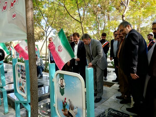 تجدید میثاق استاندار اصفهان با شهدای نجف‌آباد