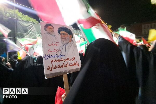 هفتاد و چهارمین شب همبستگی و اتحاد در میدان نماز شهرری 