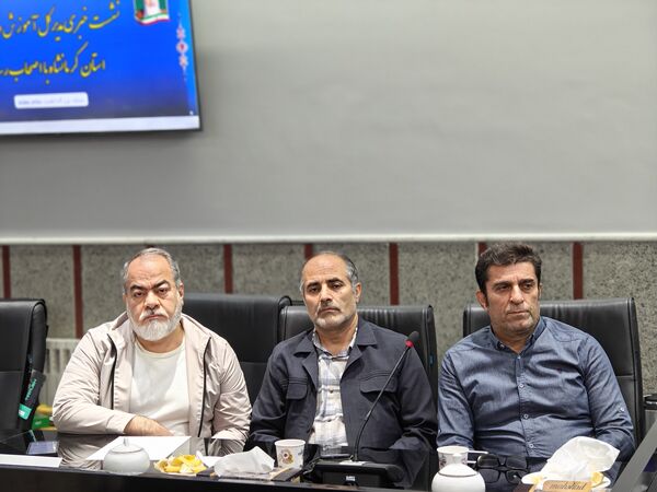 نشست خبری مدیرکل آموزش و پرورش استان کرمانشاه با اصحاب رسانه 