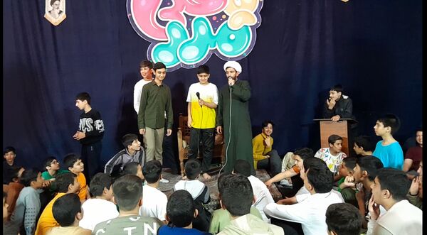 مسابقات جذاب در شب اول از اعتکاف دانش‌آموزی در بهشت نیشابور