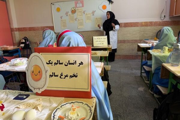 زنگ سلامت در دبستان دخترانه زکیه با طعم تخم‌مرغ به صدا درآمد