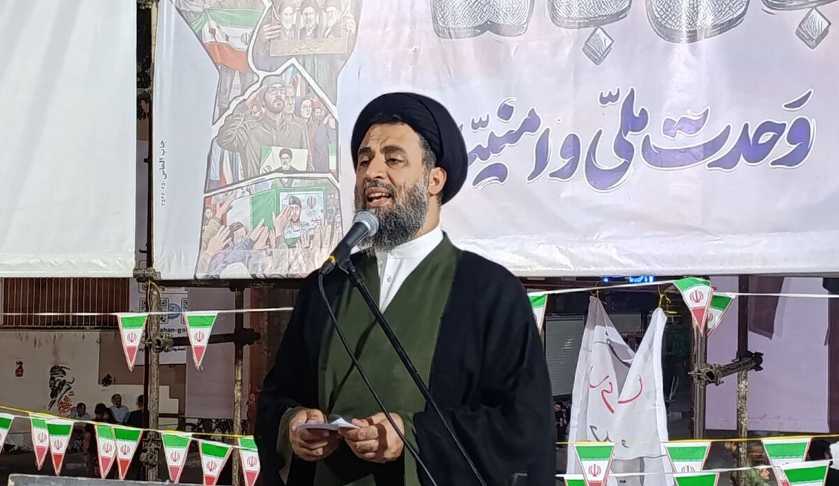 ملت ایران با وحدت و خودباوری در برابر دشمنان ایستاده است