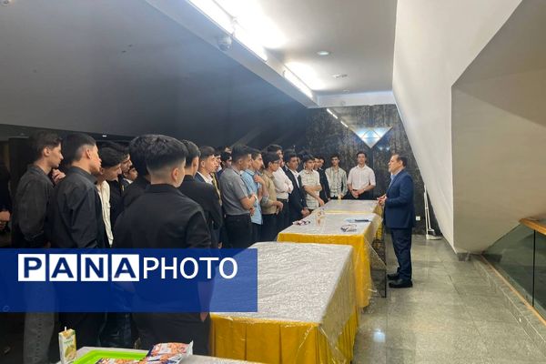 بازدید دانش آموزان دبیرستان نمونه آیت‌الله خامنه‌ای کاشمر از مجلس شورای اسلامی