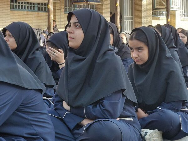 امنیت از کلاس تا خیابان؛ پلیس در جمع دانش‌آموزان بهادری