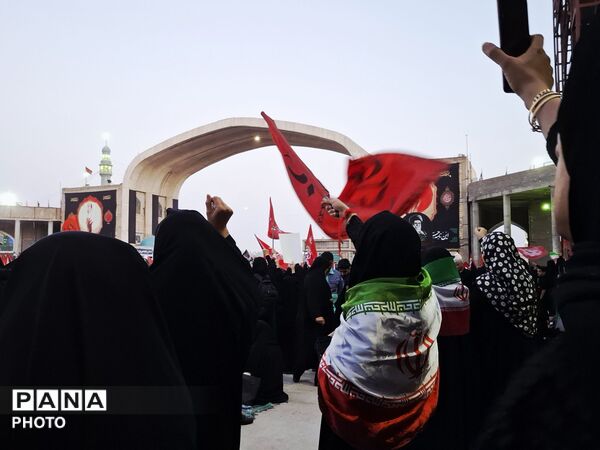 وداع پرشور نوجوانان با آقای شهید ایران 