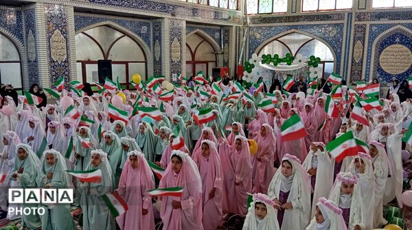 آغاز مسیر نور؛ قاب‌هایی از جشن تکلیف دختران شهرستان بن