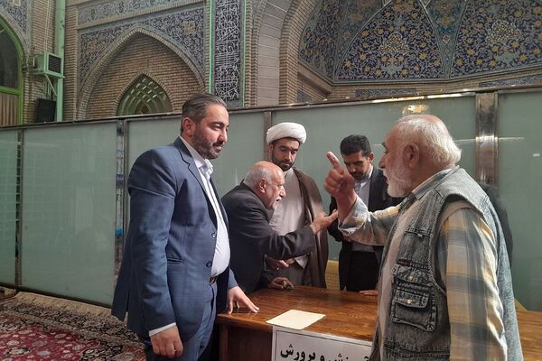 برپایی میز خدمت آموزش و پرورش دماوند 