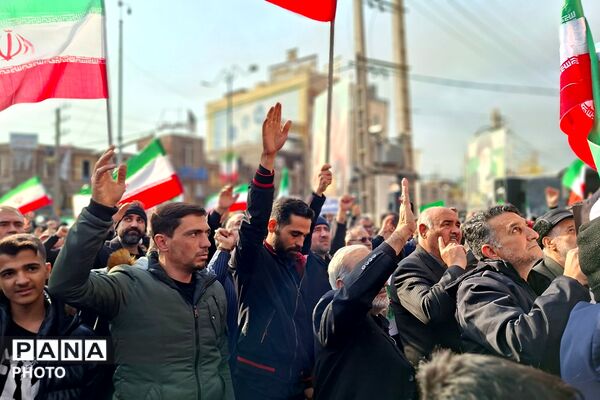 بیعت مردم قرچک با سومین رهبر نظام مقدس جمهوری اسلامی ایران