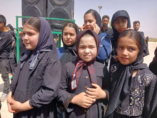 حضور پررنگ کودکان و نوجوانان روستای نقاب در همایش بزرگ عاشورای حسینی