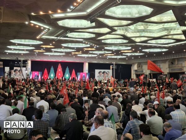 شبستان مصلا دوباره لبریز از عشق شد؛ بزرگداشت چهلم رهبر شهید انقلاب