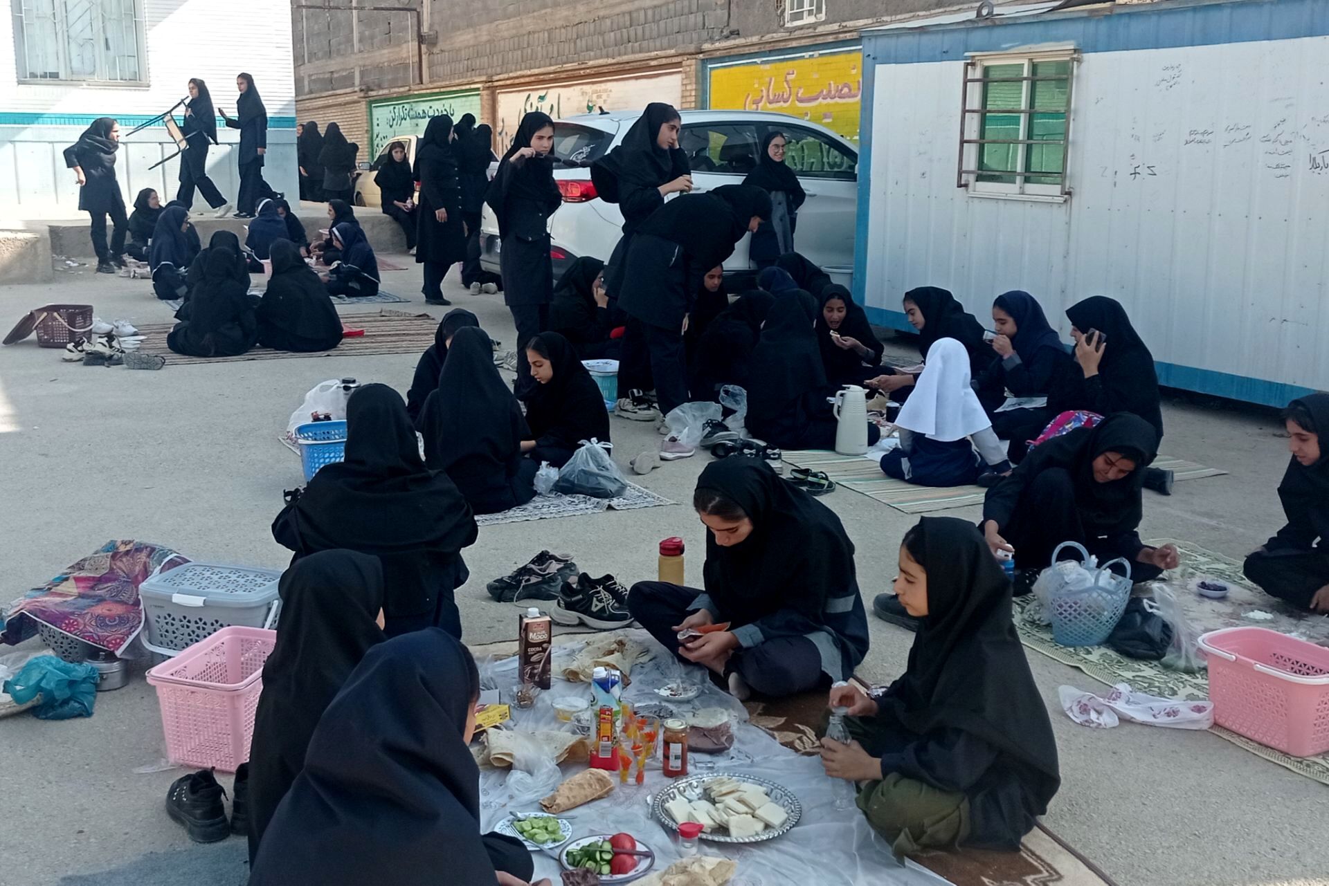 برپایی سفره سلامت در مدرسه فردوس لردگان